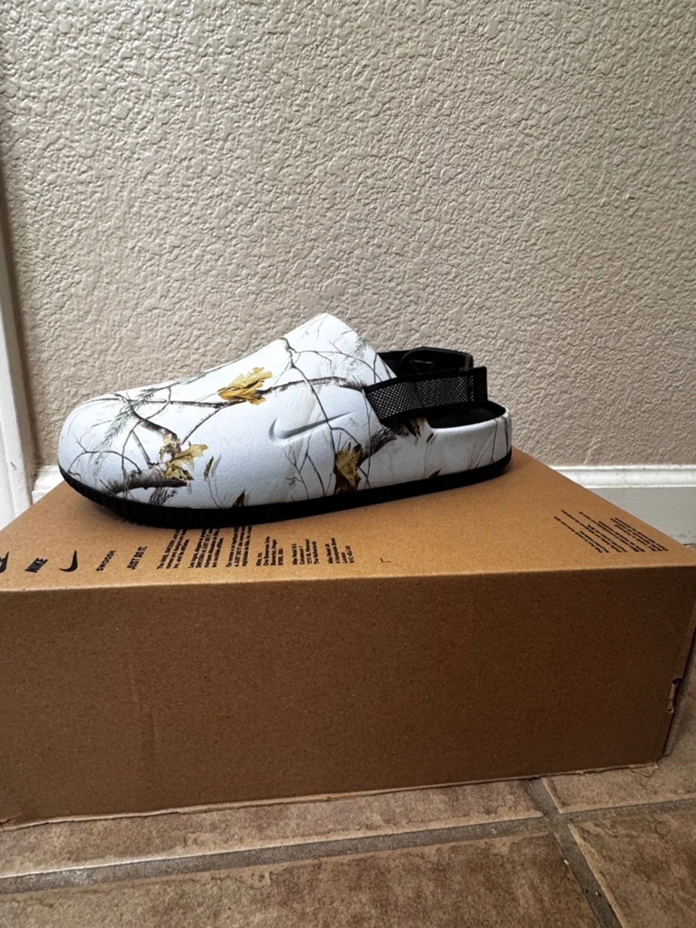 Nike White Clog Sandals with Yellow Leaf Print